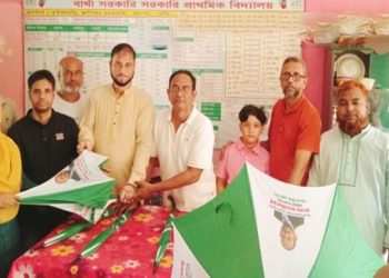 টাঙ্গাইলের গালা ইউনিয়নে বিভিন্ন শিক্ষা প্রতিষ্ঠানে টুকুর পক্ষে ছাতা বিতরণ