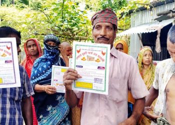 গোপালপুরে মুরগি প্রতারক চক্রের ফাঁদে পড়ে নি:স্ব হাজারো মানুষ
