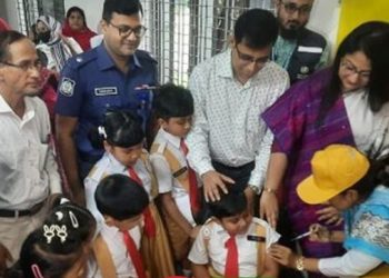 টাঙ্গাইলে টাইফয়েড টিকাদান ক্যাম্পেইন উদ্বোধন করেন ডিসি শরীফা হক