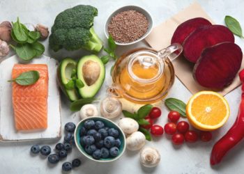 যে খাবারগুলো কমাতে পারে ক্যান্সারের ঝুঁকি