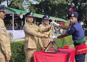 টাঙ্গাইলে বিভাগীয় ক্যাডেট এসআইদের প্রশিক্ষণ সমাপনী কুচকাওয়াজ অনুষ্ঠিত