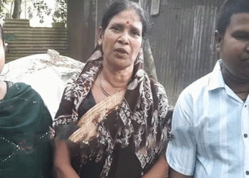 দৃষ্টি প্রতিবন্ধী ভাই-বোনের পড়ার খরচ জোগানো নিয়ে দুশ্চিন্তা