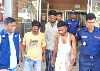 আনোয়ারায় বিপুল দেশীয় অ'স্ত্র'স'হ ৭ ডা'কা'ত গ্রে'প্তা'র