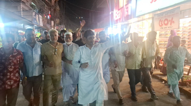 টাঙ্গাইলে ৩১ দফার লিফলেট বিতরণ করলেন ফরহাদ ইকবাল