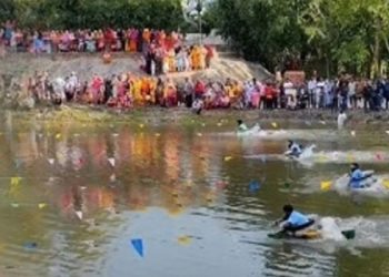 নৌকা নয়, পাতিলে বাইচ — গোপালপুরের জমজমাট প্রতিযোগিতা