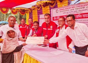 জীবিকায়নে উপকারভোগীদের সহায়তা দিলো রেড ক্রিসেন্ট