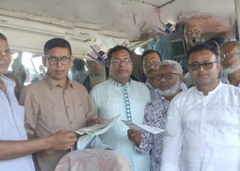 নাগরপুরে বিএনপি নেতা ইকবালের ৩১ দফার লিফলেট বিতরণ