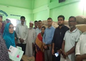 বাঘিল ইউনিয়নে উপকার ভোগি পরিবারের মাঝে চাল বিতরণ