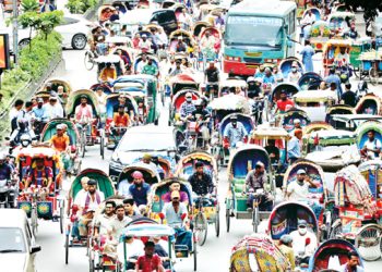 নিয়ন্ত্রণহীন ব্যাটারি রিকশায় বাড়ছে দুর্ঘটনা