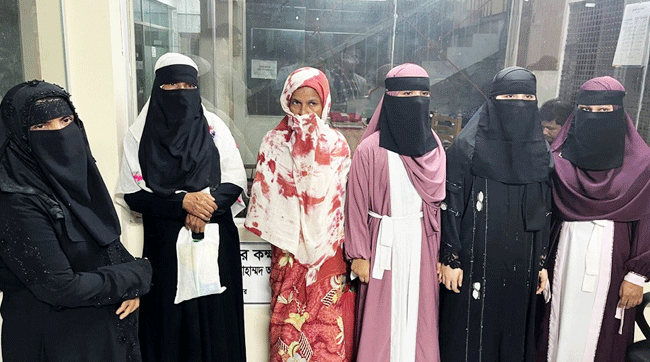 উখিয়ায় ক্যাম্পের বাইরে অবৈধভাবে থাকা ১৮ রোহিঙ্গা আ'ট'ক