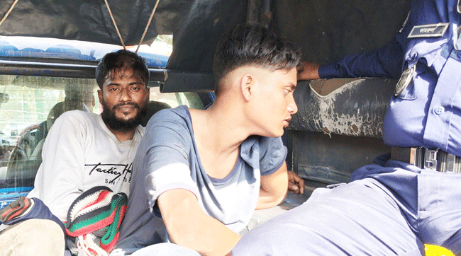 অটোরিকশা ছি'ন'তা'ই'য়ে'র চেষ্টা, জনতার হাতে দুই ছি'ন'তা'ইকা'রী ধরা