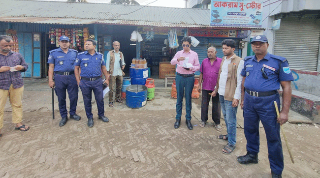 বাসাইলে পেট্রোল, ডিজেলের দোকানে ভ্রাম্যমান আদালতের জরিমানা