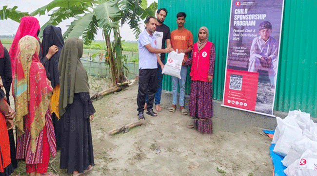 ভূঞাপুরে দুর্গম চরাঞ্চলে শিশুদের মাঝে পোশাক ও জুতা বিতরণ