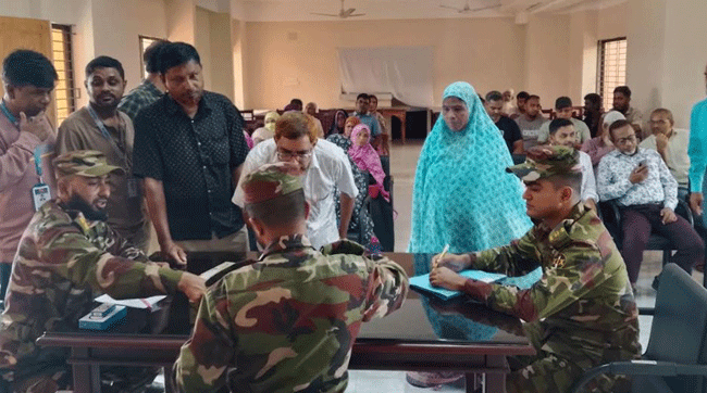 মধুপুরে সেনাবাহিনীর উদ্যোগে বিনামূল্যে চক্ষু চিকিৎসা সেবা প্রদান