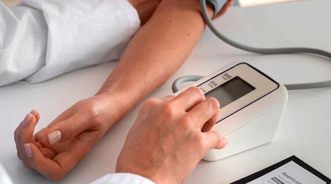 শীতে উচ্চ রক্তচাপের ঝুঁকি: নিয়ন্ত্রণে রাখার সহজ টিপস