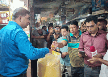 টাঙ্গাইলে মুগ ডালের নামে মথবিজ বিক্রি, দুই ব্যবসায়ীকে জরিমানা
