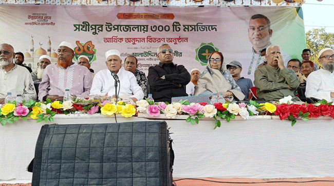 সখীপুরে ৩০০ মসজিদে ৭৫ লাখ টাকা অনুদান দিলেন রাসেল