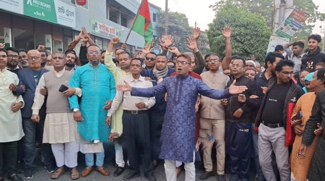 কালিহাতীতে বিএনপির প্রার্থী পরিবর্তন করে টিটোকে দেয়ার দাবিতে বিক্ষোভ