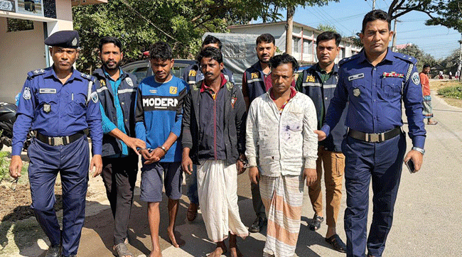 গ'ণ'ধ'র্ষ'ণে বাধা দেওয়ায় নারীকে খু'ন, গ্রে'প্তা'র ৩