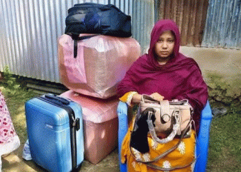 ঘাটাইলে বিয়ের ৫ বছর পর স্বামীর বাড়িতে স্ত্রীর অনশন