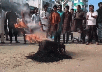 ঘাটাইলে বিএনপি মনোনয়ন না পেয়ে আজাদ সমর্থকদের বিক্ষোভ, মহাসড়ক অবরোধ