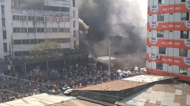 টঙ্গীতে তুলার গোডাউনে আগুন, নিয়ন্ত্রণে ৭ ইউনিট