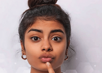 ঠোঁটের চারপাশের কালচে দাগ দূর হবে নিমেষেই