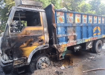 শরীয়তপুরে ট্রাকে আ'গু'ন, আ'ট'ক ২