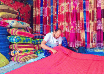 টাঙ্গাইলে শীতের আগমনে লেপ-তোষকের চাহিদা বাড়ছে