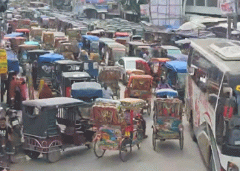 টাঙ্গাইলে পার্কিং নেই, বহুতল ভবন- মার্কেটে তৈরি হচ্ছে যানজটের কবলে