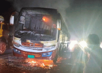 টাঙ্গাইলে চলন্ত বাসে আগুন, অল্পের জন্য রক্ষা পেলেন যাত্রীরা
