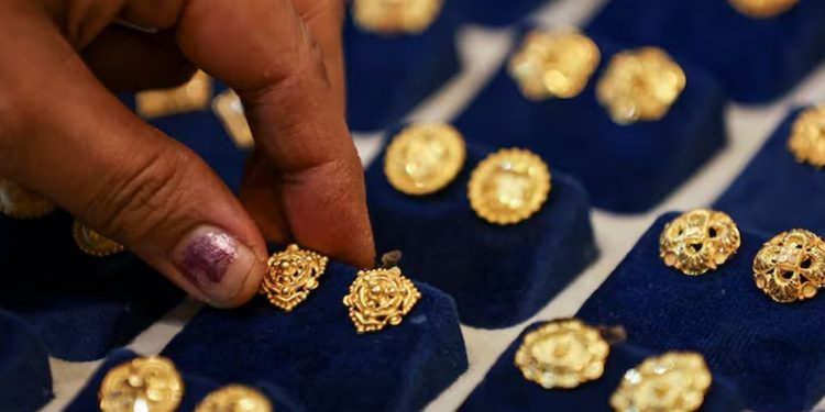 বিশ্ববাজারে আবারও বাড়ল স্বর্ণের দাম