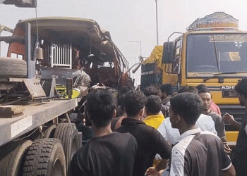 ঢাকা-ভাঙ্গা এক্সপ্রেসওয়েতে বাস-ট্রাক সংঘর্ষে নি'হ'ত ৩