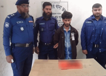 মুজিবনগরে বিদেশি অ'স্ত্র-গু'লি'স'হ যুবক আ'ট'ক