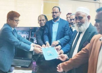 একসঙ্গে মনোনয়নপত্র নিলেন আপন দুই ভাই, লড়বেন আলাদা আসনে