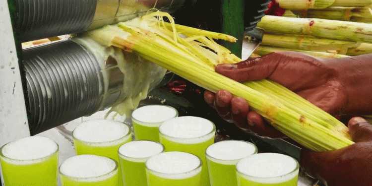 আখের রসে উপকারের পাশাপাশি লুকিয়ে থাকতে পারে যে বিপদ