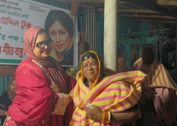 টাঙ্গাইলে হরিজন পল্লীর বাসিন্দাদের মাঝে শীতবস্ত্র বিতরণ