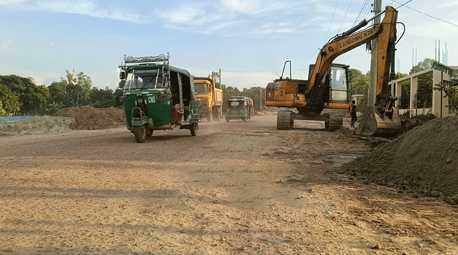 আরিচা-ঘিওর-দৌলতপুর-নাগরপুর মহাসড়ক নির্মাণে ধীরগতি, ভোগান্তি বাড়ছে