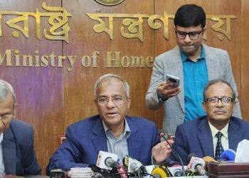 হাদির হত্যাকারী দেশে নাকি দেশের বাইরে, সে তথ্য নেই: স্বরাষ্ট্র উপদেষ্টা