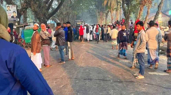 চাঁদপুরে বাসচাপায় মাদরাসাছাত্র নি'হ'ত, মহাসড়ক অবরোধে উত্তেজনা