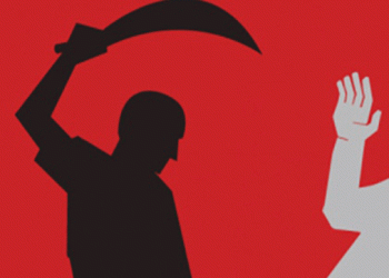 খোলা মাঠে প্রকাশ্যে একজনকে কু'পি'য়ে হ'ত্যা