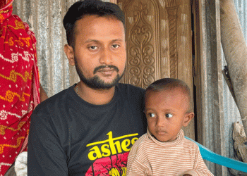 সন্তানদের মুখের দিকে তাকিয়ে বাঁচতে চাই বিজয় বাদ্যকর