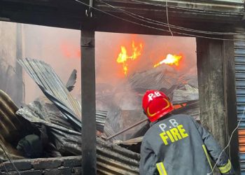 লালবাগে প্লাস্টিক গোডাউনের আগুন নিয়ন্ত্রণে, হতাহতের খবর নেই