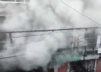 এখনো নিয়ন্ত্রণে আসেনি কেরানীগঞ্জের আগুন, উদ্ধার ৪৫