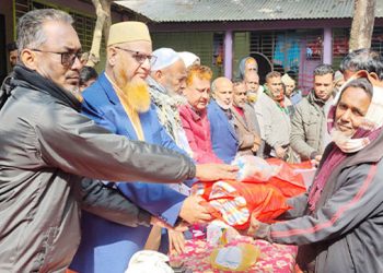 মধুপুরে ‘মানবতার মেলবন্ধন’ হোয়াটসঅ্যাপ গ্রুপের শীতবস্ত্র কম্বল বিতরণ
