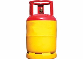 সরকারি অনুমতিতে বিপিসি এলপিজি আমদানি করবে: বাজারে স্বস্তির প্রত্যাশা