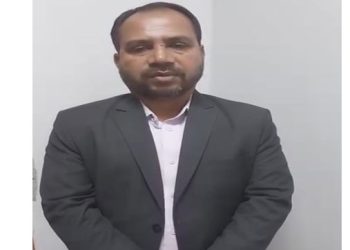 পথসভায় কেঁদেকেটে মাটিতে লুটিয়ে পড়ে ভোট চাইলেন যুবদল নেতা, পেলেন শোকজ