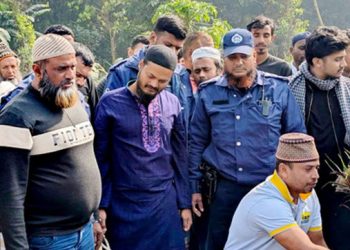 মির্জাপুরে নিষিদ্ধ ছাত্রলীগ নেতা রিয়াদ প্যারোলে মুক্তি পেয়ে পড়ালেন বাবার জানাজা