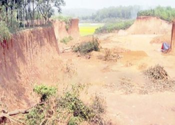 মির্জাপুরের তরফপুরে পাহাড়ের মাটি বিক্রির মহোৎসব