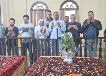 ভাসানীর কবর জিয়ারত করে নির্বাচনী প্রচারণা শুরু করলেন টুকু